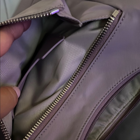 Elegant Tumi  Shoulder Bag - Picture 9 of 11